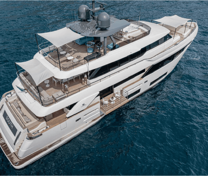 Custom Line Navetta 33_Aft Decks