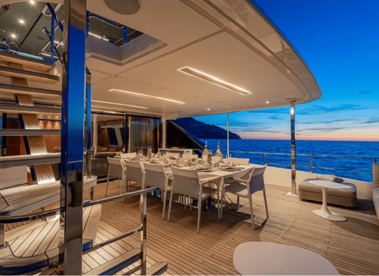 Custom Line Navetta 33_Alfresco Dining