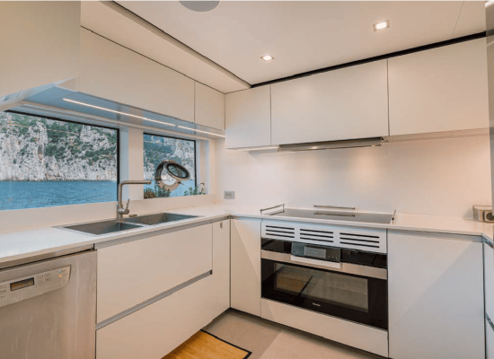 Custom Line Navetta 33_Galley