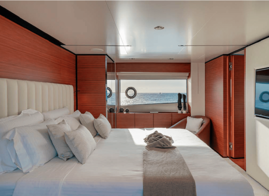 Custom Line Navetta 33_Master Cabin