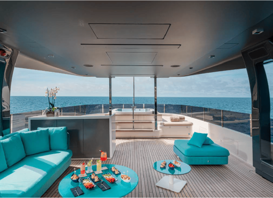 Custom Line Navetta 33_Sun Deck+Relaxing Area