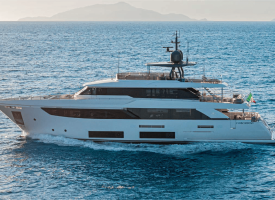 Custom Line Navetta 33_Underway03