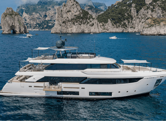 Custom Line Navetta 33_Underway04