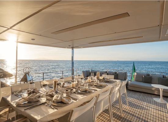 Custom Line Navetta 33_Upper Deck
