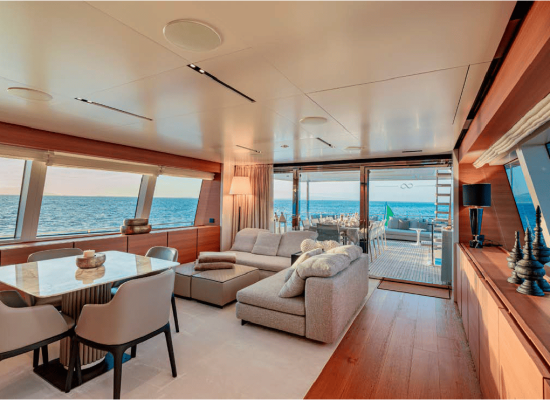Custom Line Navetta 33_Upper Deck2