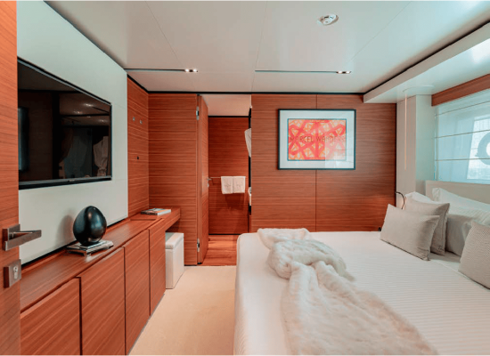 Custom Line Navetta 33_Vip Cabin1